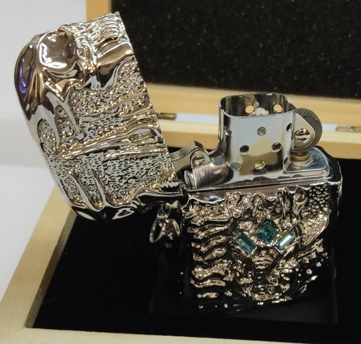 Зажигалка WORLD OF WARCRAFT The lich king Lighter (silver) + подарочная коробка из дерева 