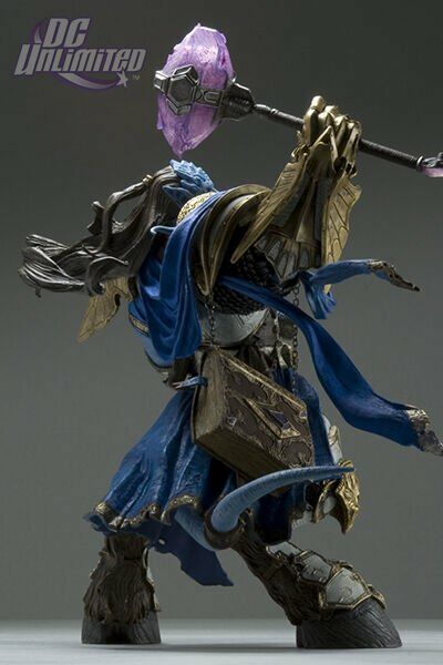 SERIES 2: DRAENEI PALADIN: VINDICATOR MARRAD Deluxe Collector Figure 