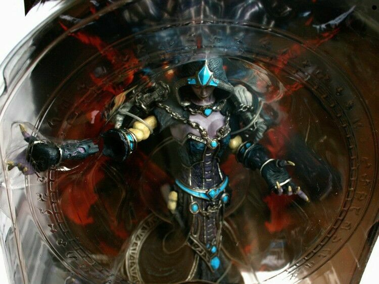 Series 8: Forsaken Priestess: Confessor Dhalia Action Figure 