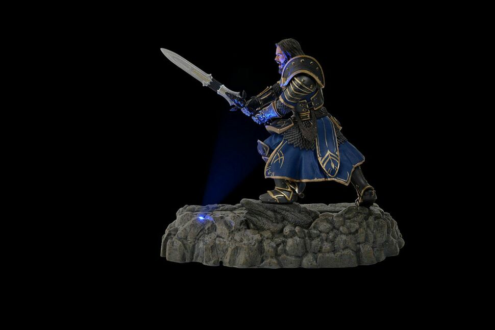 Зарядна станція статуетка Warcraft - Lothar Statue Phone Charging Dock 