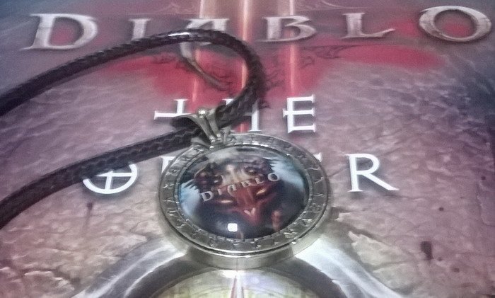 Медальон Diablo (Металл + стекло)  