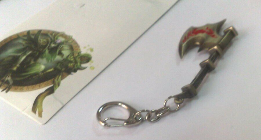 Брелок - World of Warcraft Flame Axe Metal Weapon 